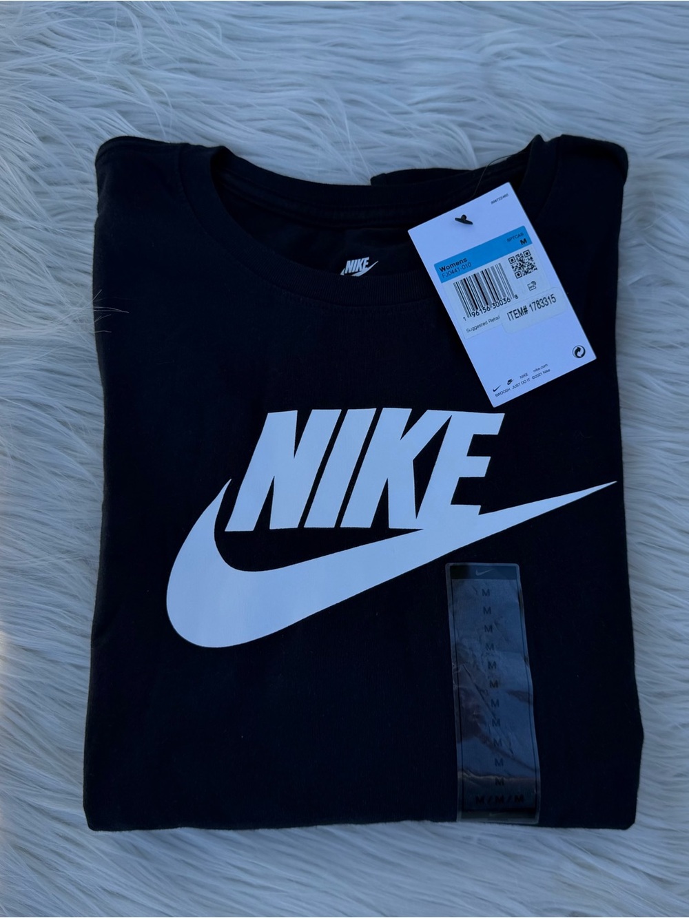 Nike Women's Long Sleeve Tee Size Medium